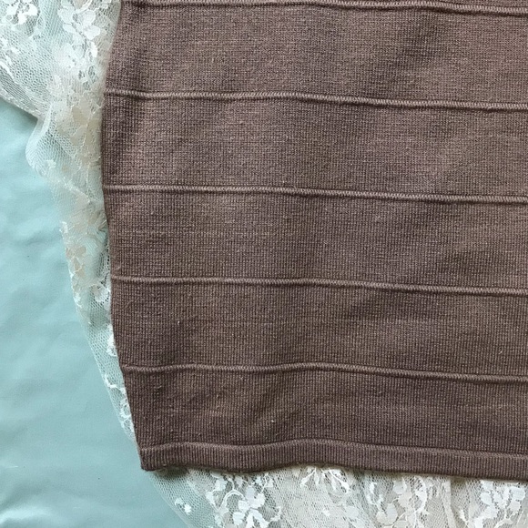 Tan skirt - Picture 2 of 2